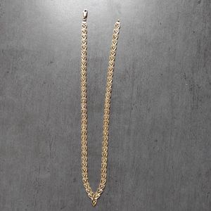 16" 14KT Gold Chevron patterned necklace